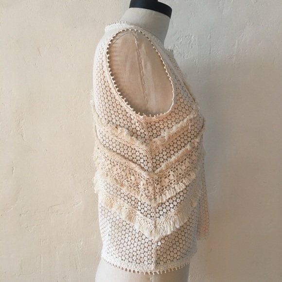 GOEN.J Lace Floral Fringe Sleeveless Button Blouse - Picture 8 of 13